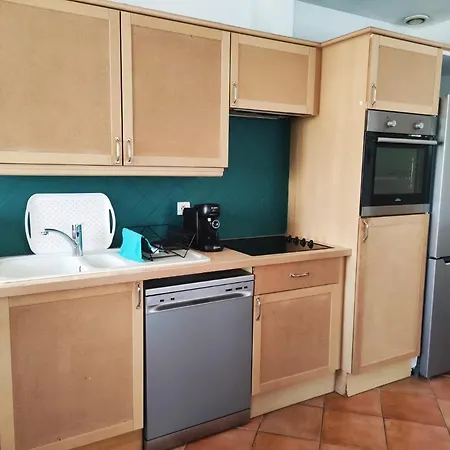 Appartement, Plein Centre, Balcons, Clim, Parking *